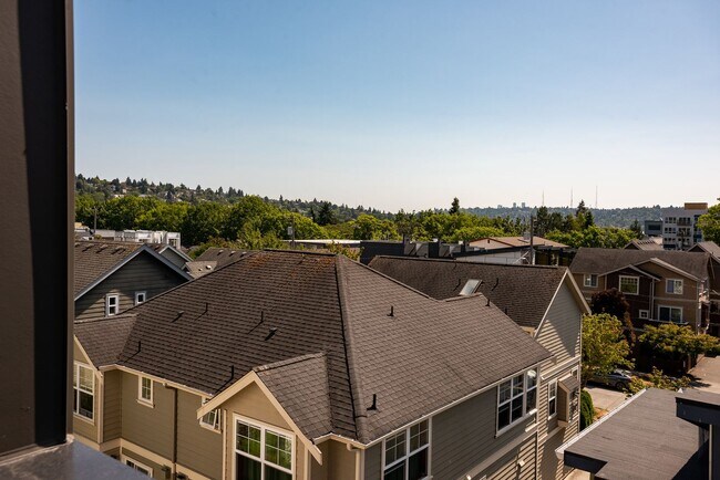 Building Photo - Ballard Townhouse