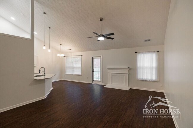 Building Photo - 112 Mint Pl