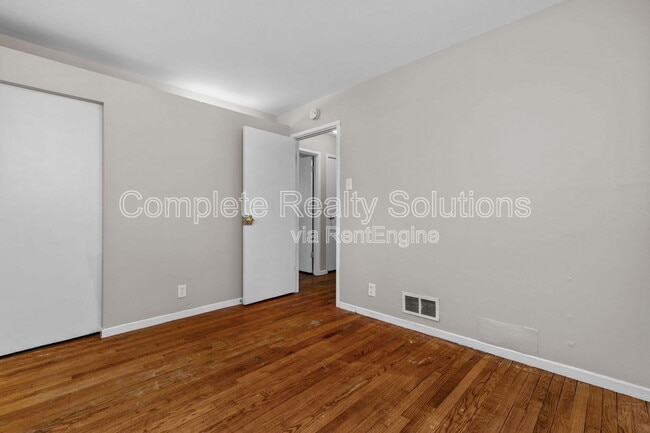 Building Photo - 10721 Spring Garden Dr