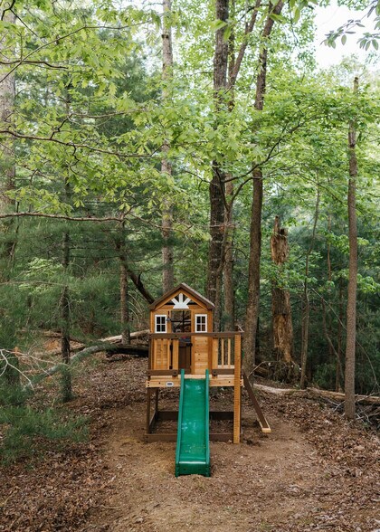 Building Photo - 452 Garfield Dr