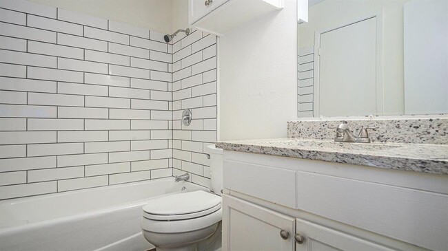 Building Photo - 2107 Mistletoe Ave
