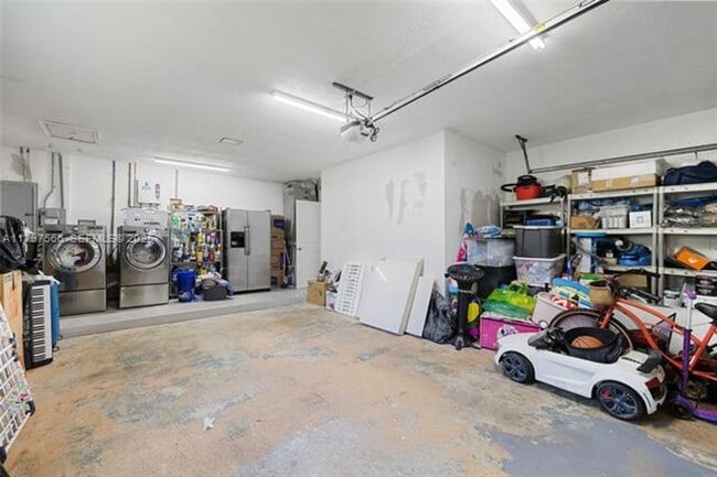 Building Photo - 20375 NE 22nd Pl