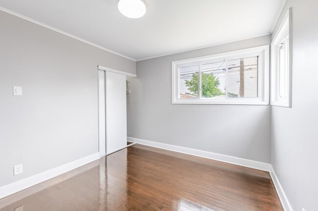 Building Photo - 4677 W 84th Pl