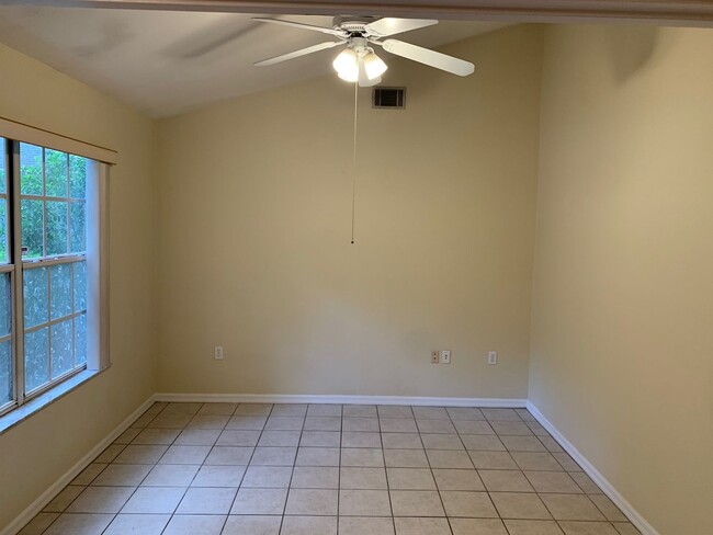 Building Photo - Sutherland Crossing