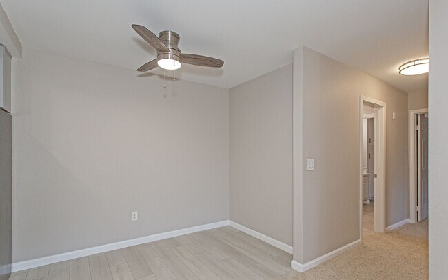 Building Photo - Lovely upstairs 2 bedroom Condo with Modern upgrades in Oceanside