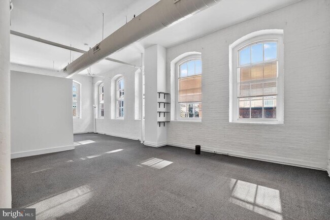 Building Photo - 408 Vine St