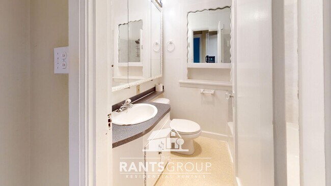 Building Photo - 3-Story Eastside Home with Views of the Bay!