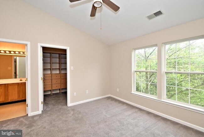 Building Photo - 3435 Westview Dr