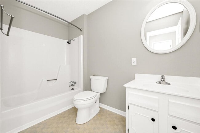 Building Photo - Beautiful 4 Br Brick home