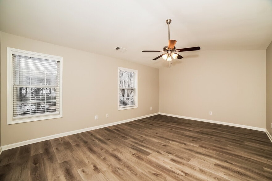 Building Photo - 1610 Silver Oak Dr