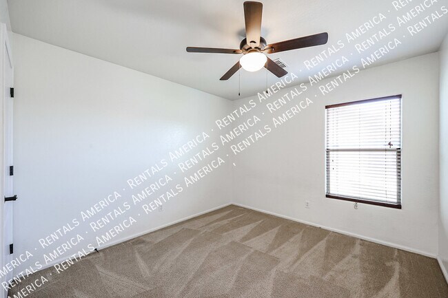 Building Photo - 1074 S Hawk Ln