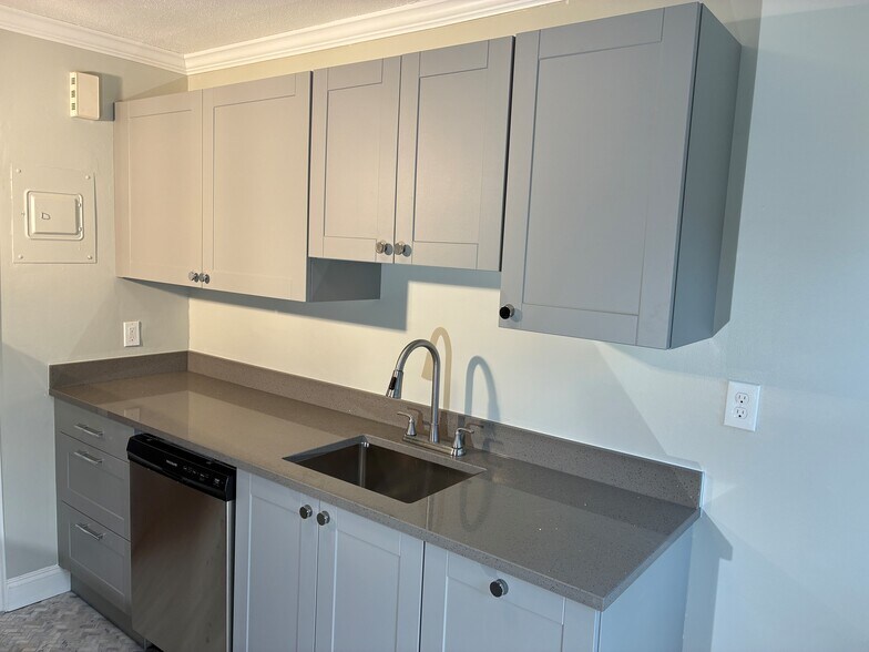 Building Photo - 202 Park St