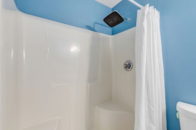 Building Photo - Spacious, sleek & central: 2Bedroom/2Bath condo in Daytona Beach!