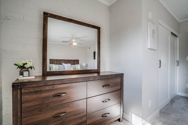 Building Photo - Prime Location - 2-bedroom, 1.5-bath townhome in Central Scottsdale!