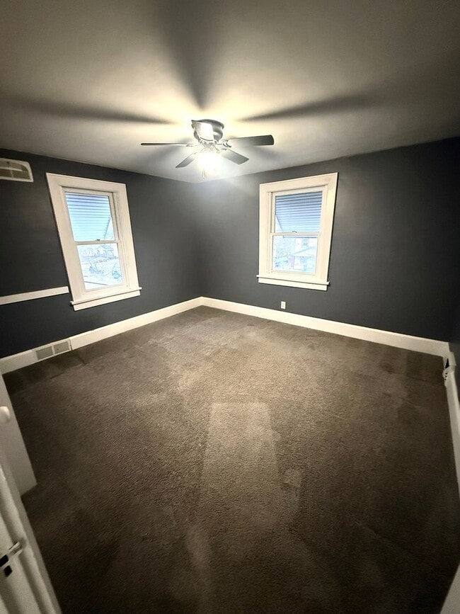 Building Photo - Three bedroom two bathroom home for rent