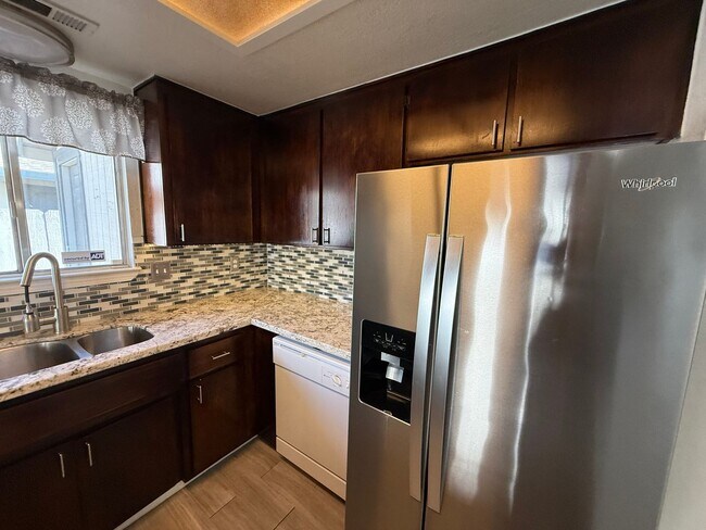 Building Photo - Temescal and Moonstar Duplex