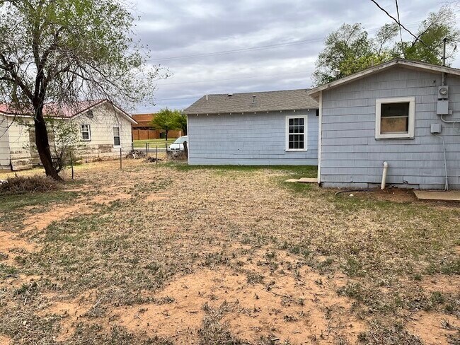 Building Photo - 2414 Baylor St