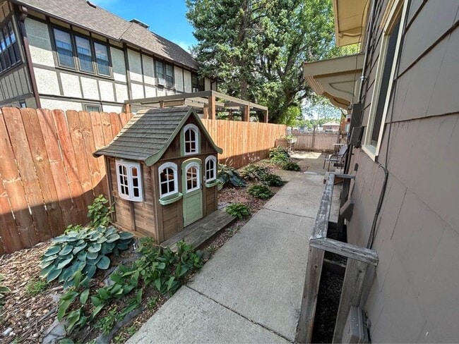 Building Photo - 600 W 26th St