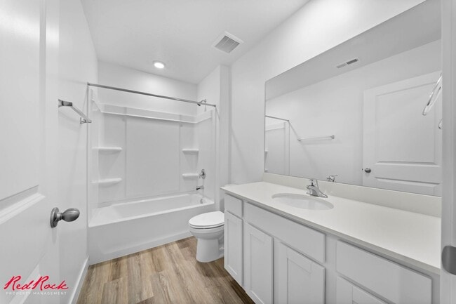 Building Photo - Beautiful 3 Bed Townhome with Amazing Amenities! 6 Month Lease