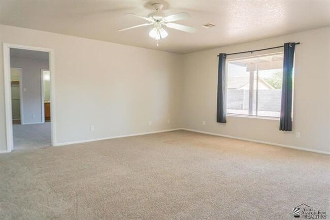 Building Photo - Solar home for Rent!