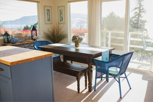 Building Photo - Charming Lummi Island Home - 2 Bedroom 2 Bathroom