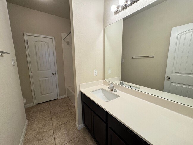 Building Photo - 8900 Viewpark Ln