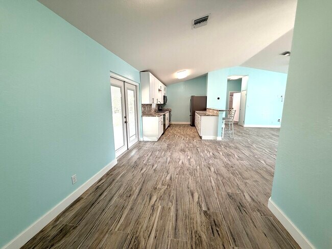 Building Photo - 15859 68th Ct N