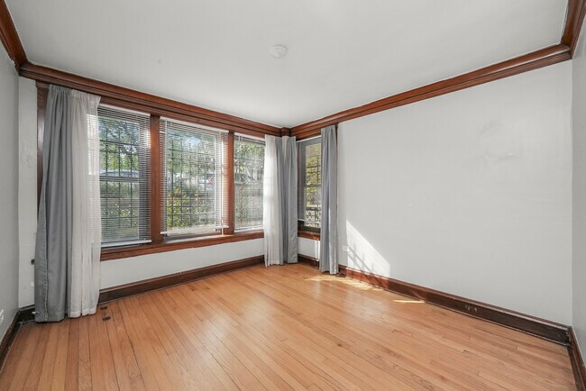 Building Photo - 2026 W Charleston St