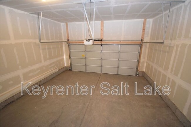 Building Photo - 214 E Allegheny Pl