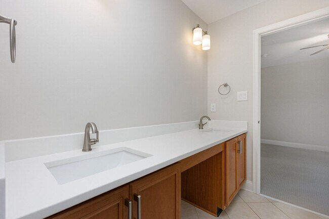 Building Photo - Stylish Renovation with Golf Course Views in a Prime Raleigh Location!