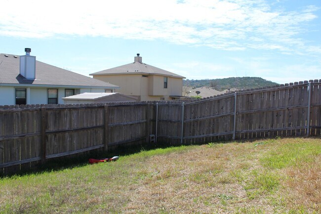 Building Photo - 406 Primrose Dr