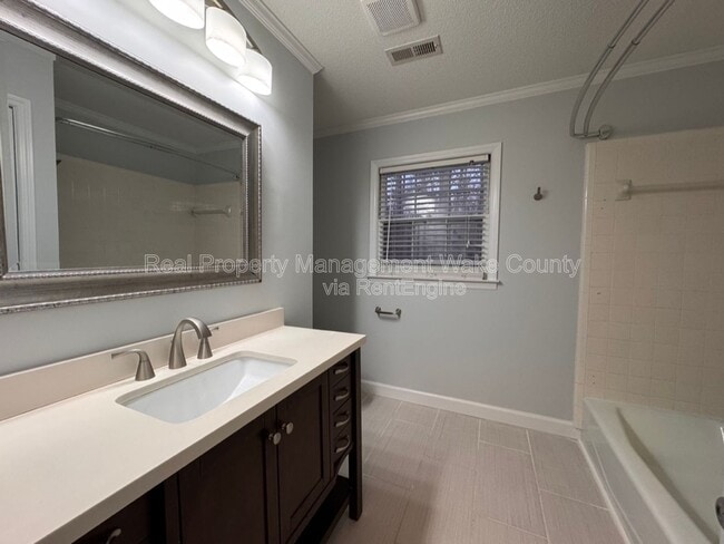 Building Photo - 102 Brodick Ct