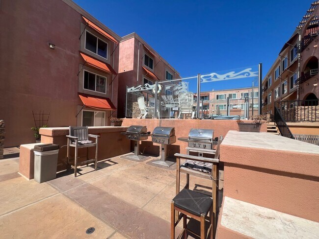 Building Photo - 1 Bedroom Condo in North Pacific Beach!
