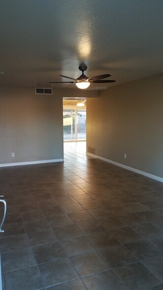 Building Photo - 2519 E Pebble Beach Dr