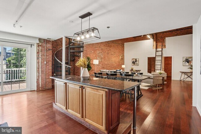 Building Photo - 810 N Hancock St