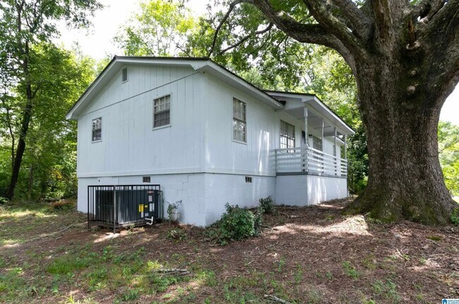 Building Photo - 4/2 Adamsville Home
