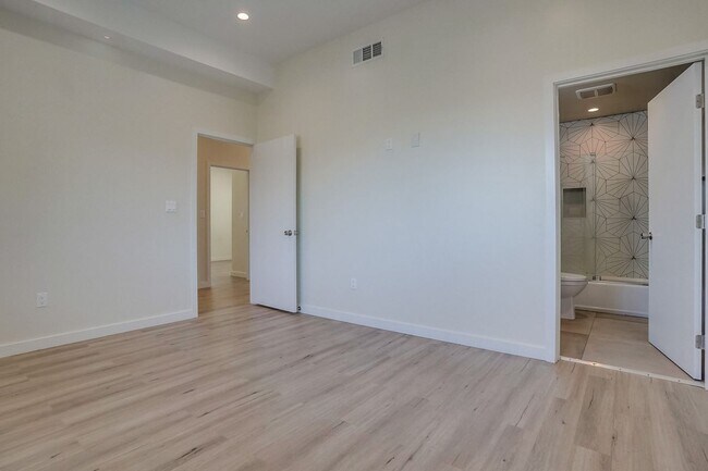 Building Photo - 4636 Lomita St