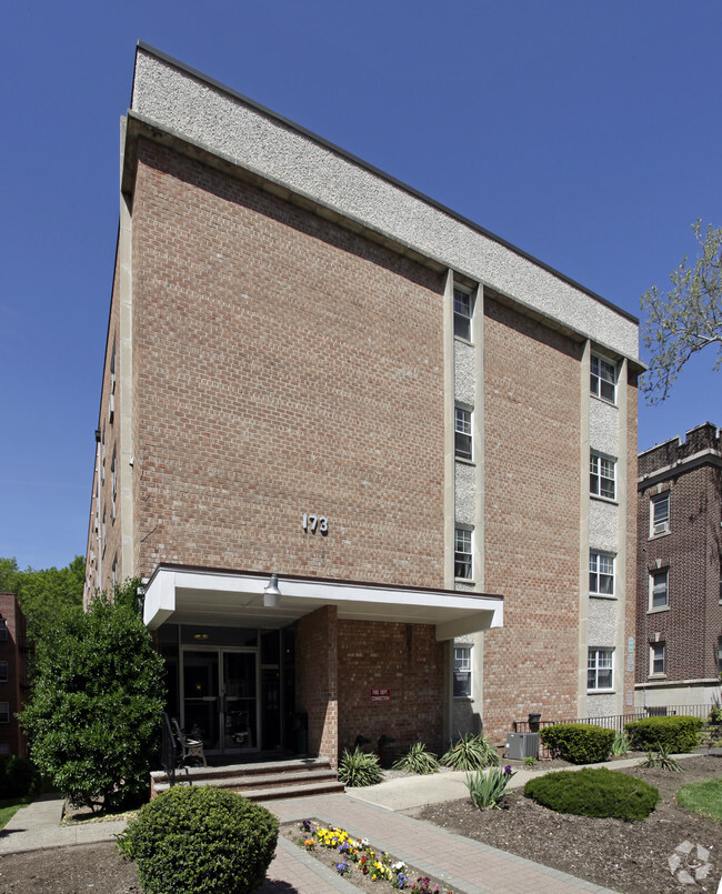 Primary Photo - Brookglen Apartments