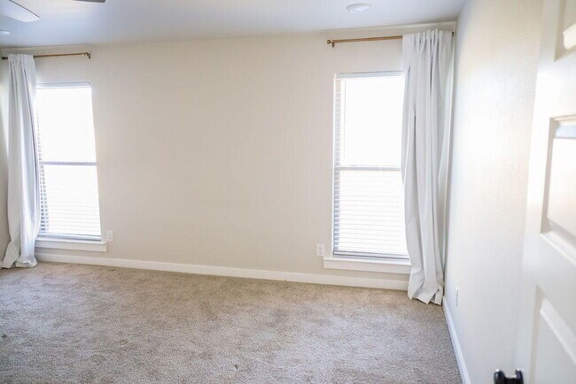 Building Photo - 2916 Corpus Ave