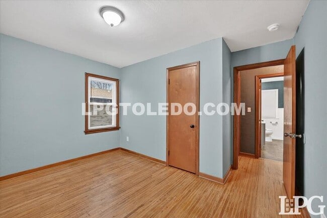 Building Photo - 667 Caswell Ave