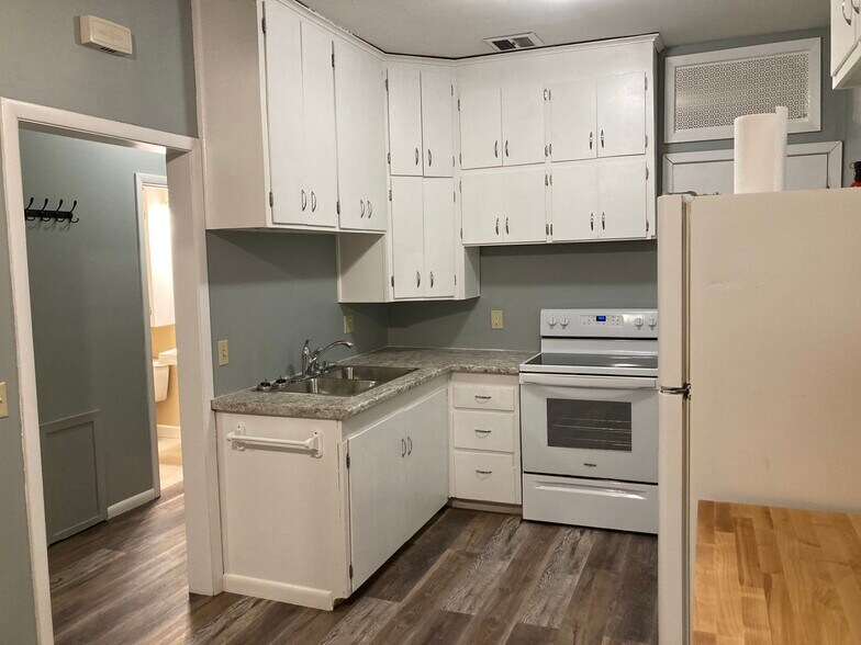 Updated Kitchen. New countertops, oven, sink, lighting, flooring. - 116 2nd St E