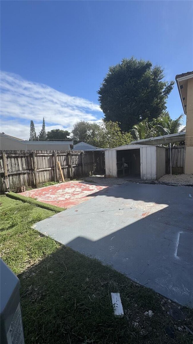 Building Photo - 9150 SE 13th Rd