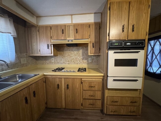 Building Photo - 2BRE 2BA close to Hwy 95, Shopping, Parks, Colorado River