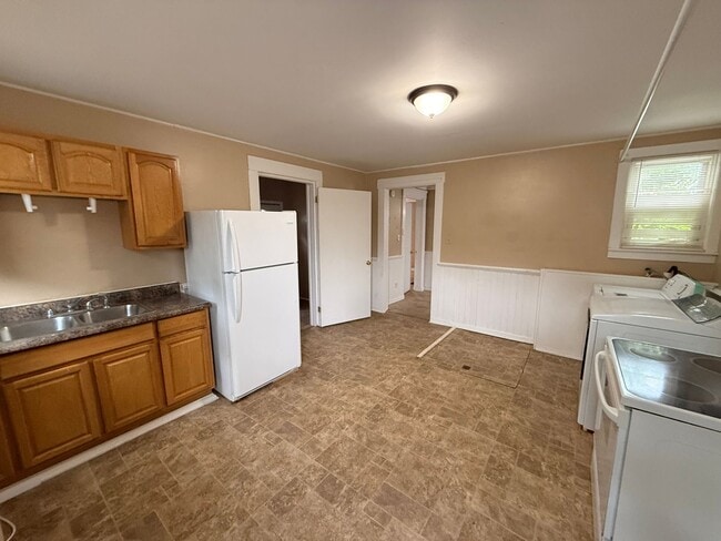 Building Photo - 2 bedroom duplex in the highlands!