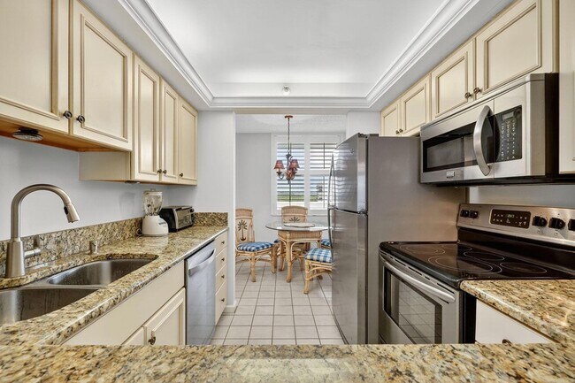 Building Photo - 5055 N Hwy A1A