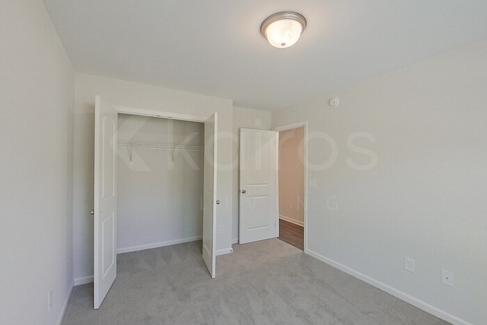 Building Photo - 114 Live Oak Dr