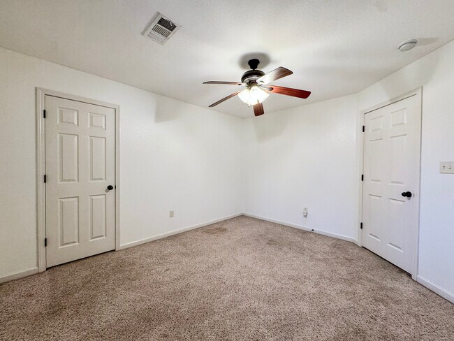 Building Photo - 36 Talladega Loop