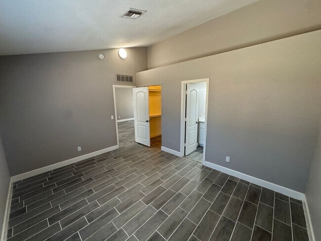 Building Photo - 768 E Stottler Pl
