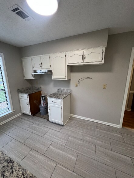 Building Photo - 7358 Country Side Rd