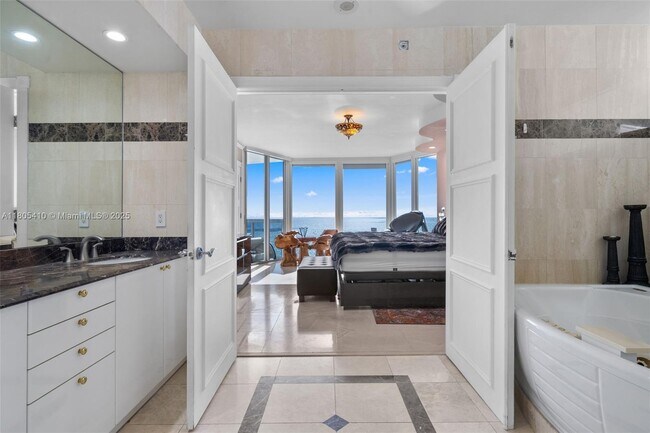 Building Photo - 17555 Collins Ave